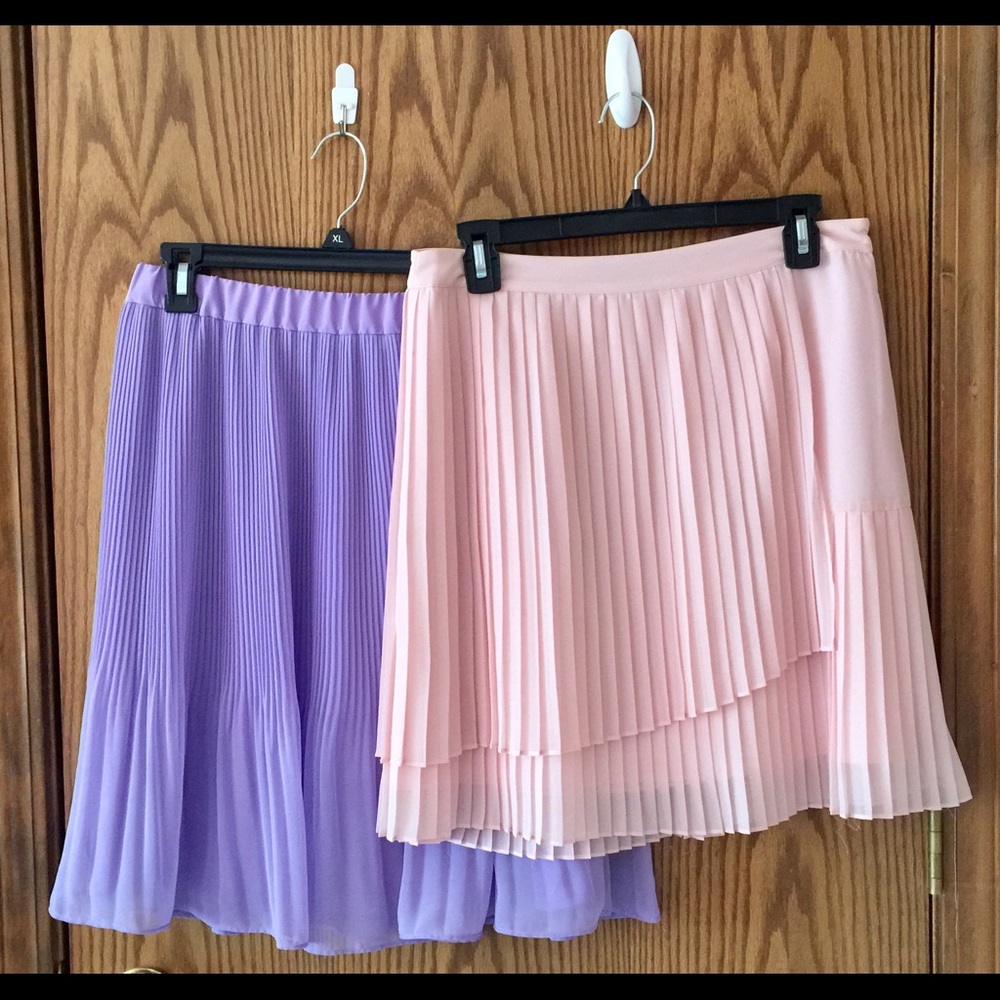 Lot of 2 pleated skirt Vince Camuto & Calvin Klein